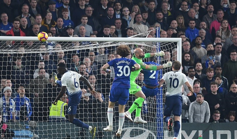 Son Heung-min như tài tử điện ảnh, nhận giải Cầu thủ xuất sắc nhất PL - Bóng Đá