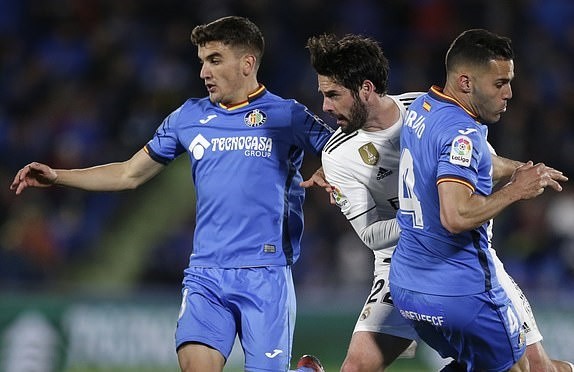 Chamberlain ghi bàn, Firmino lao vào tính 'đá bay' cả đồng đội - Bóng Đá