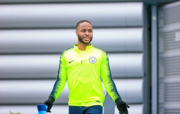 Bị Liverpool vượt mặt, Pep đau đầu tìm 