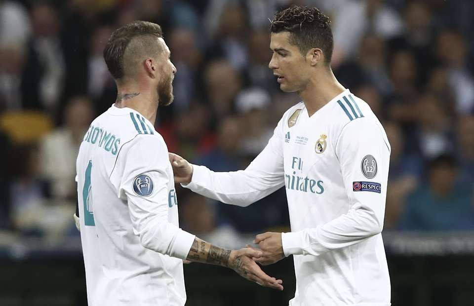 Pogba xem Sumo - Bóng Đá