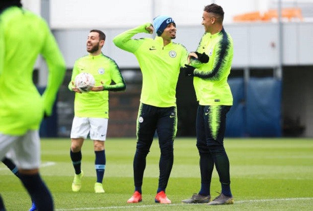 Cận cảnh tai nạn rùng mình khiến thủ thành Arsenal suýt thành 