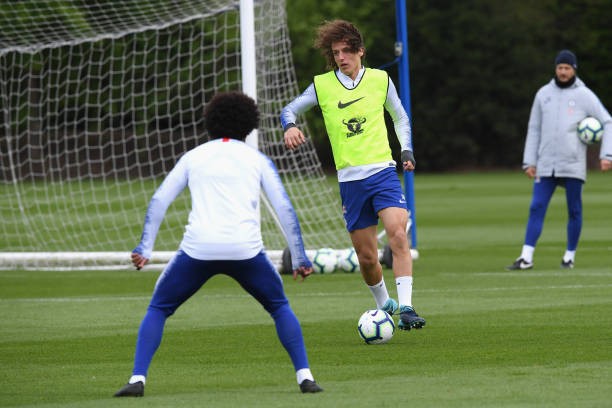 Không phải Coutinho, cô bé mascot này mới là tâm điểm của trận khai mạc Copa - Bóng Đá