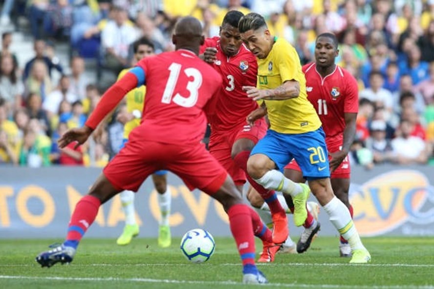 Neymar trên khán đài chứng kiến Brazil hoà - Bóng Đá