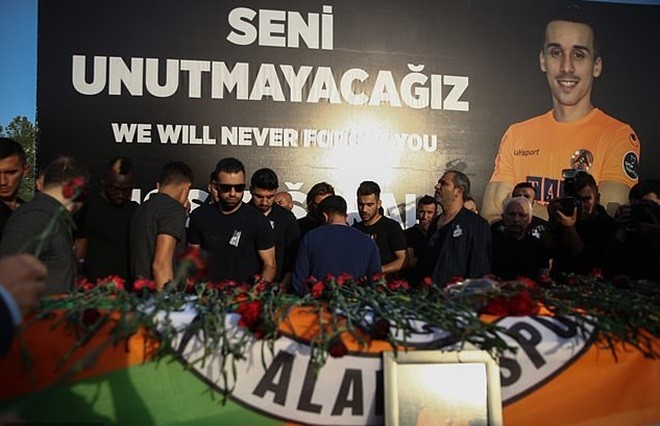 Tang lễ Josef Sural (Daily Mail) - Bóng Đá