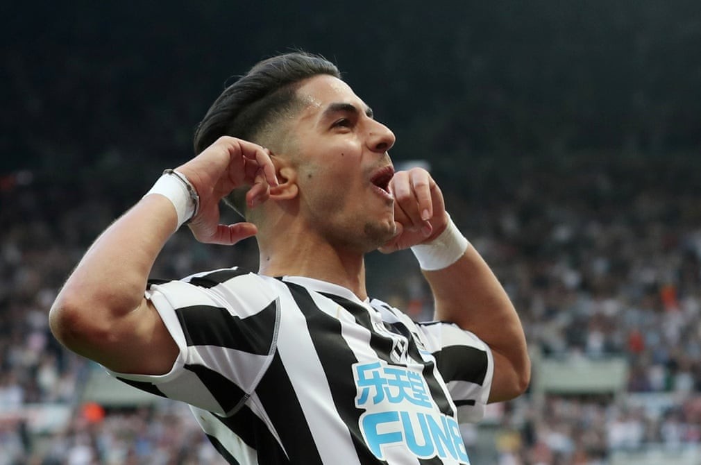 Kung-fu Bayern: Neuer and Zirkzee collide during training session - Bóng Đá
