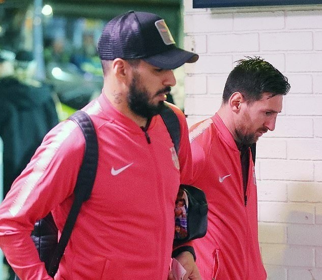 Oxlade Chamberlain khoe bồ xinh - Bóng Đá