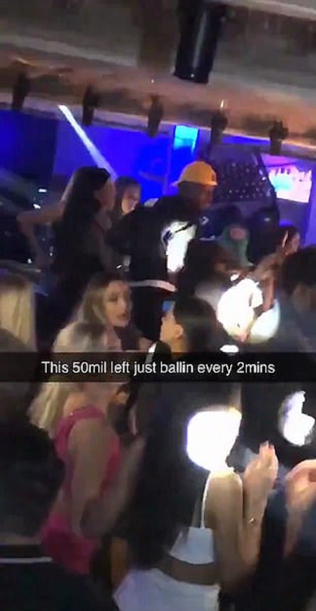 Fan Mu đòi mua Mike Maignan - Bóng Đá