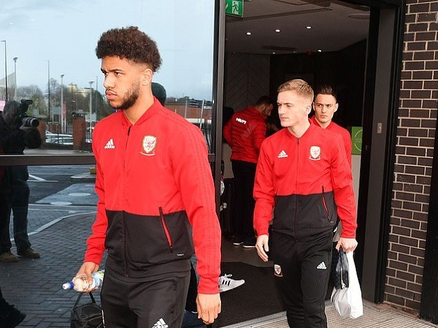 Anthony Martial and Luke Shaw return to Manchester United training ahead of Man City fixture - Bóng Đá