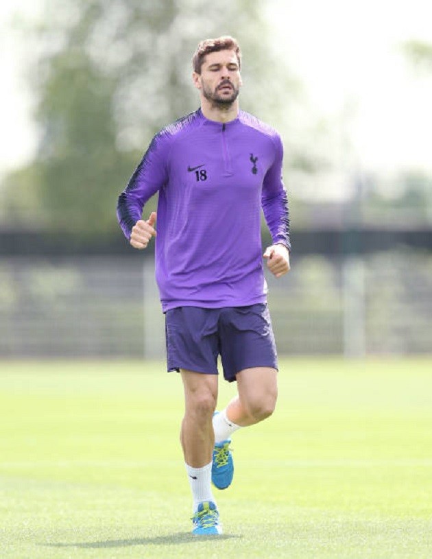 Biểu cảm đối lập của Tottenham trên sân tập sau màn lật kèo Ajax - Bóng Đá