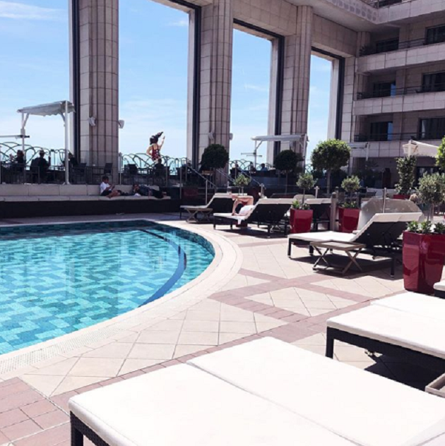 Bỏ lại sau lưng mùa giải bết bát, trung vệ Quỷ đỏ trở về làm 