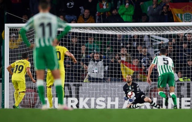 Carzola khóc vì miss pen - Bóng Đá