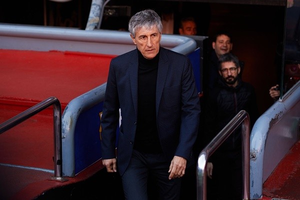 Tân HLV Barca phát biểu trong họp báo - Bóng Đá