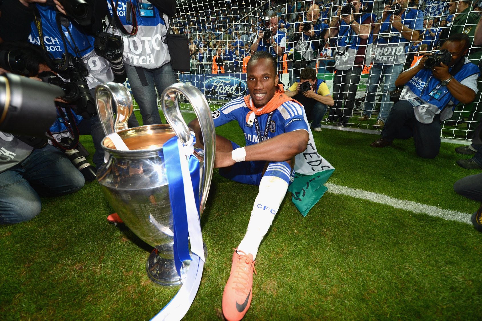 Chia tay sân cỏ, CR7 gặp người 5 lần vô địch thế giới tìm cảm hứng - Bóng Đá