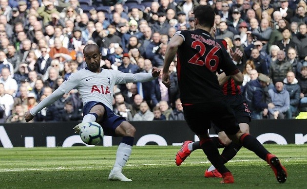 Tạo kỉ lục hiếm có, Lucas Moura vẫn ăn mừng theo cách bình dị nhất - Bóng Đá