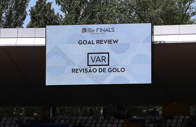 Thụy Sĩ trở tay không kịp khi HLV Southgate đưa thủ thành Pickford lên đá phạt đền - Bóng Đá