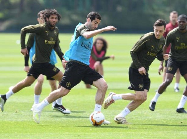 Emery chỉ thẳng mặt học trò, sân tập Arsenal căng thẳng tột độ trước giờ G - Bóng Đá