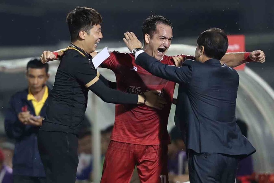 Giúp TP.HCM thắng hoa ở V-League, xây chắc ngôi đầu HLV Chung Hae Soung nói gì? - Bóng Đá