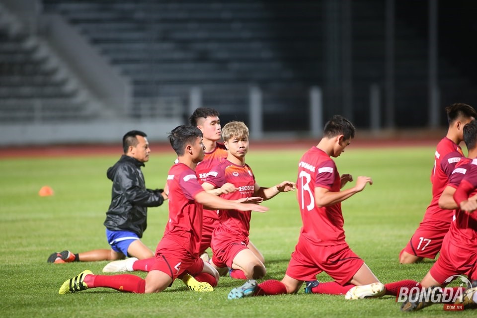 HLV Park Hang-seo có hành động lạ; Xuân Trường tự tin trước trận gặp Thái Lan - Bóng Đá