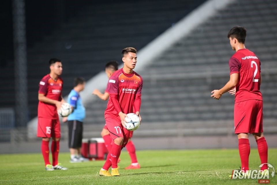 HLV Park Hang-seo có hành động lạ; Xuân Trường tự tin trước trận gặp Thái Lan - Bóng Đá