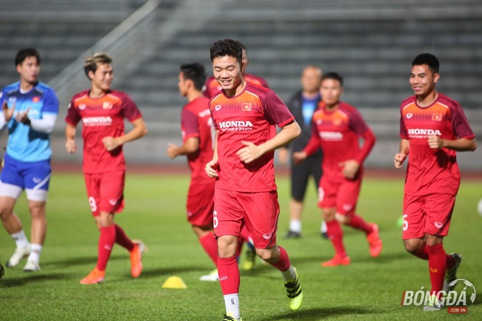 HLV Park Hang-seo có hành động lạ; Xuân Trường tự tin trước trận gặp Thái Lan - Bóng Đá