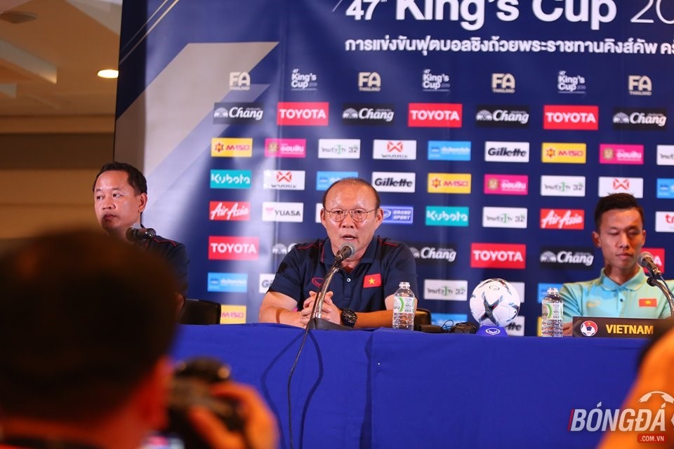 TRỰC TIẾP HLV Park Hang-seo trả lời họp báo trước trận đấu với ĐT Thái Lan - Bóng Đá