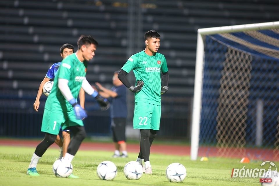 HLV Park Hang-seo có hành động lạ; Xuân Trường tự tin trước trận gặp Thái Lan - Bóng Đá