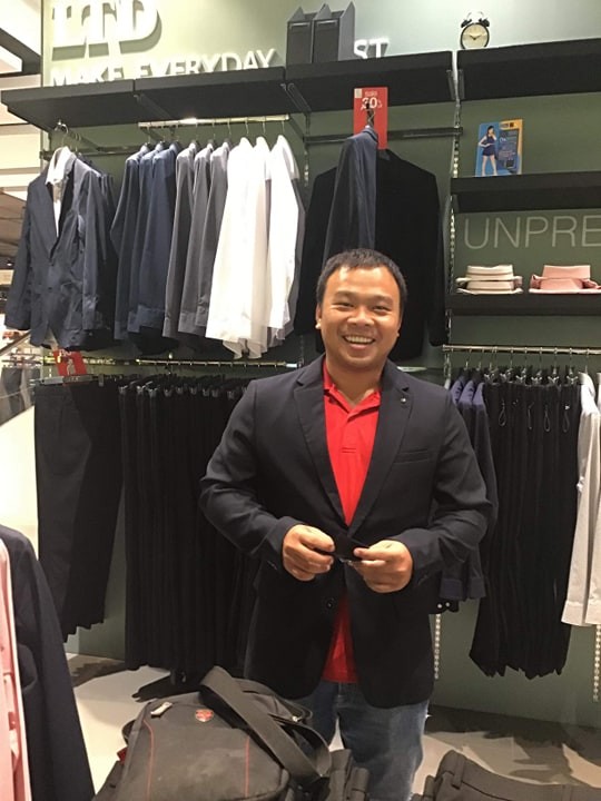 Phóng viên Việt “phát hoảng” khi mặc vest tác nghiệp chung kết King’s Cup - Bóng Đá