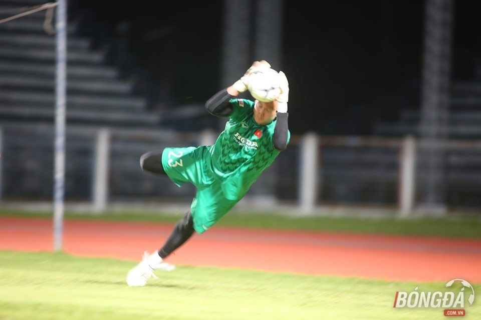 HLV Park Hang-seo có hành động lạ; Xuân Trường tự tin trước trận gặp Thái Lan - Bóng Đá