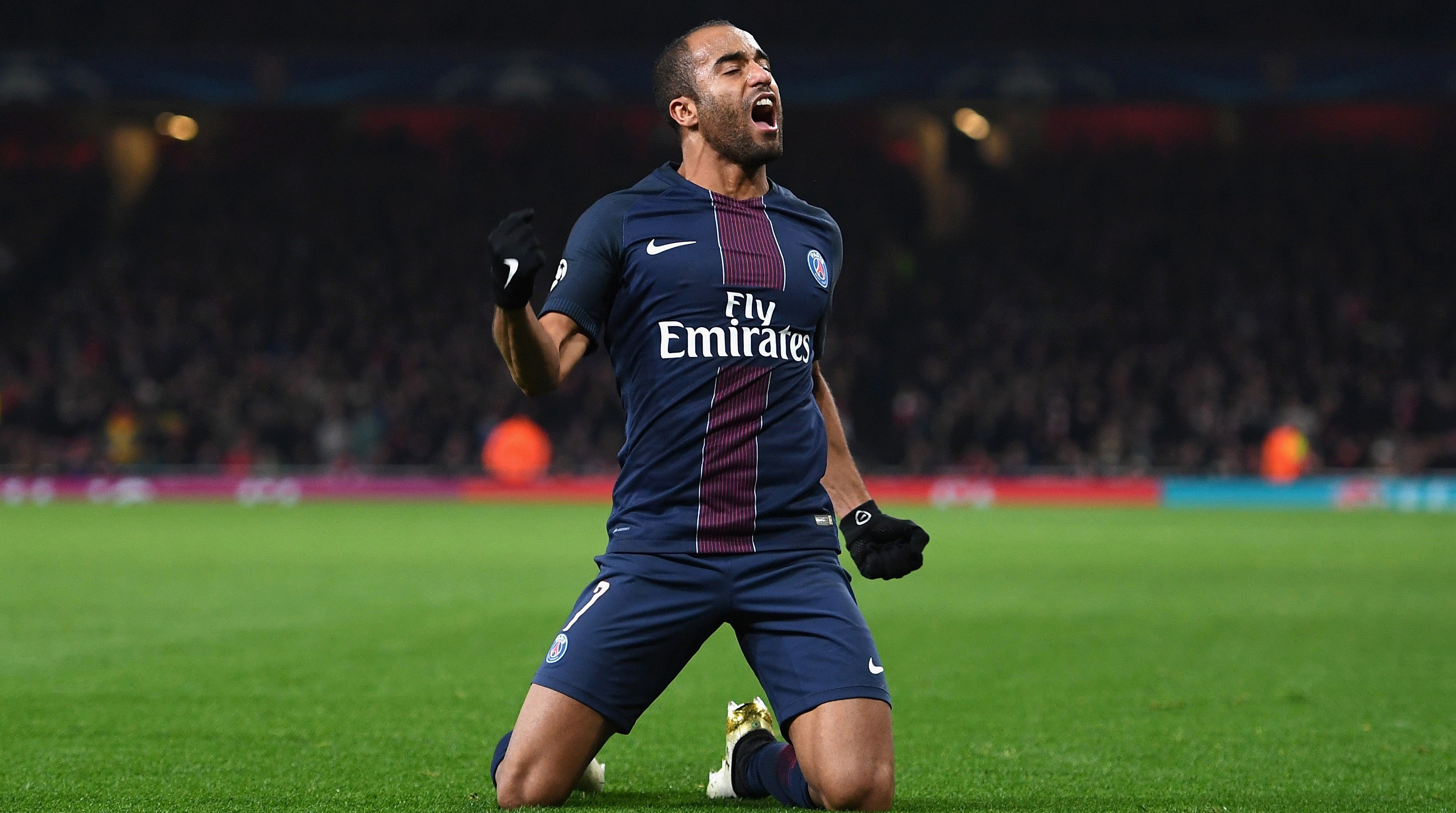 Hattrick của Moura đâu chỉ khiến Ajax đau khổ, Man Utd kém gì? - Bóng Đá