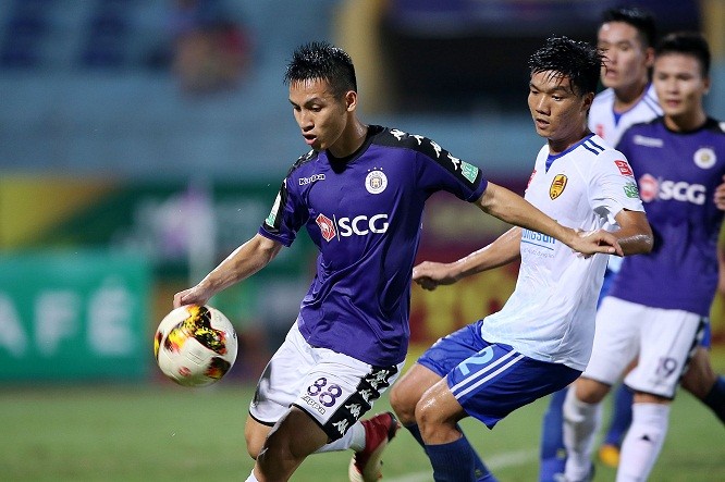 Sếp lớn CLB Hà Nội lên tiếng về tin đồn Muangthong chèo kéo Đỗ Hùng Dũng - Bóng Đá