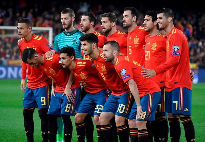 Asensio chụp hình cùng De Gea - Bóng Đá