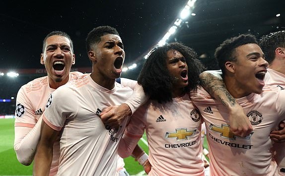 Khoảnh khắc VAR đưa Man Utd đi tiếp - Bóng Đá