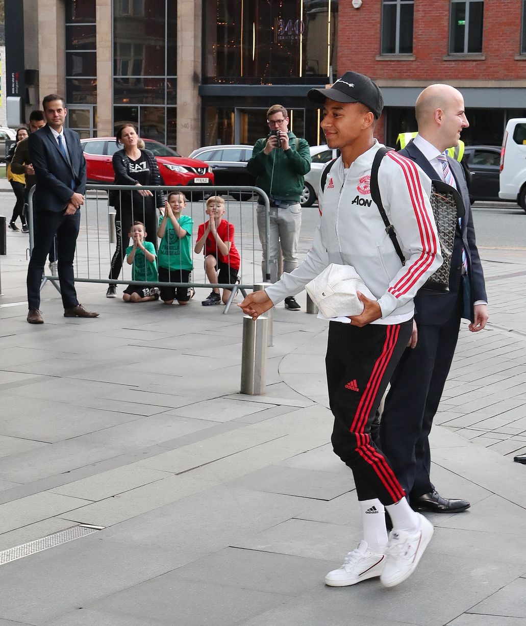 FAN MU nói về Fernandes - Bóng Đá