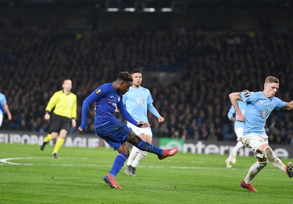 Ashley Young bị fan chỉ trích - Bóng Đá