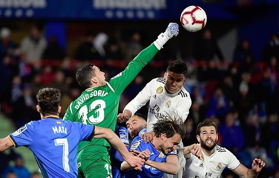 Chamberlain ghi bàn, Firmino lao vào tính 'đá bay' cả đồng đội - Bóng Đá