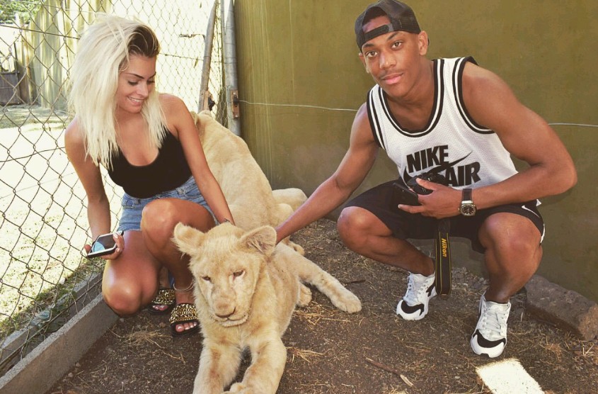 'Dính án' ngoại tình, Martial công khai xin lỗi bạn gái - Bóng Đá