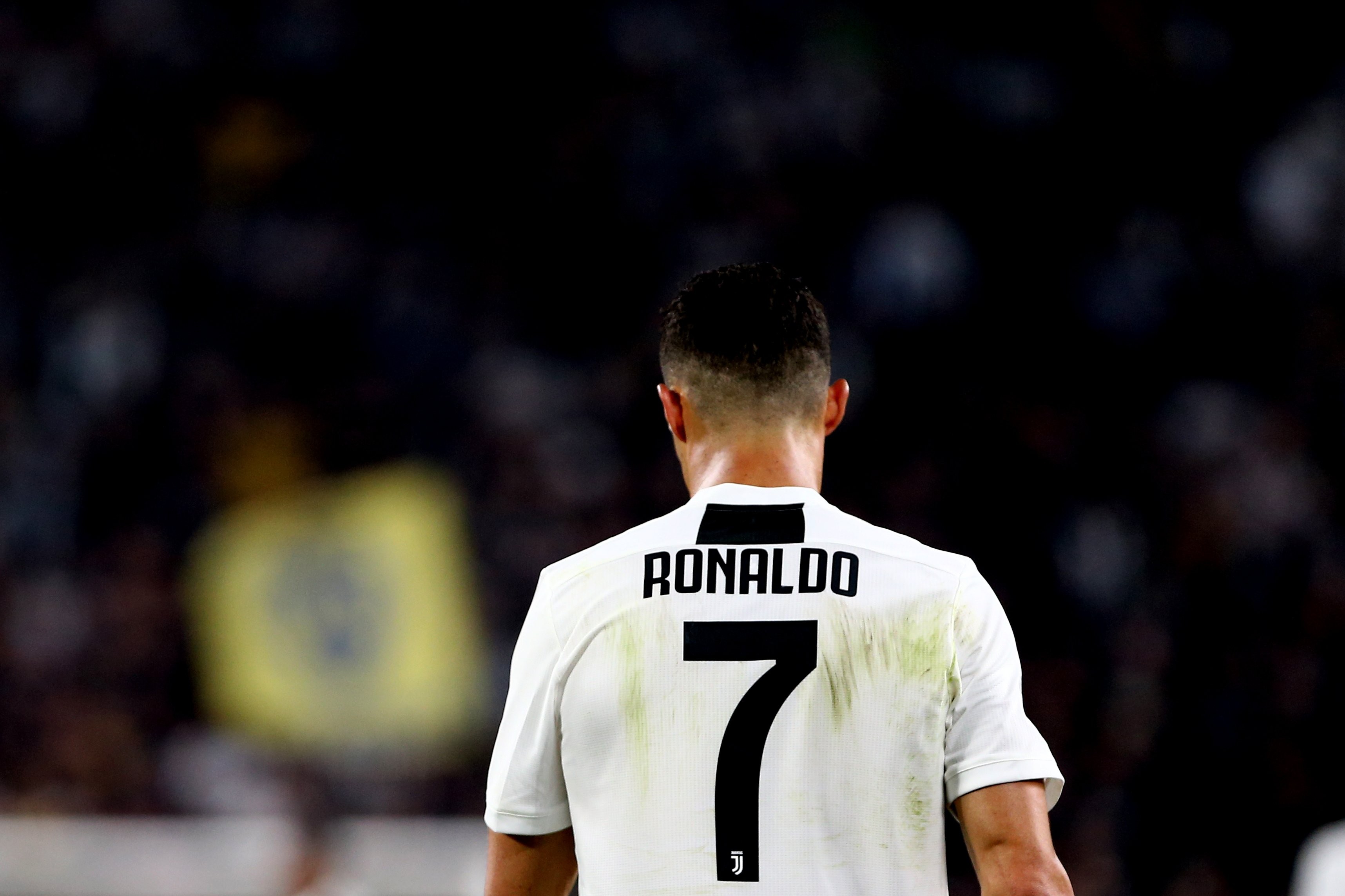 Pogba xem Sumo - Bóng Đá