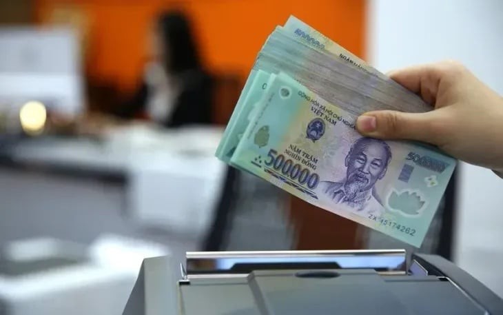 Trên cơ sở nghiên cứu, đánh giá tình hình kinh tế – xã hội và khả năng cân đối ngân sách, Bộ Nội vụ đã đề xuất phương án điều chỉnh mức lương cơ sở từ 2,34 triệu đồng/tháng hiện nay lên 2,53 triệu đồng/tháng, áp dụng từ ngày 1/7/2026, tương đương mức tăng khoảng 8%.

