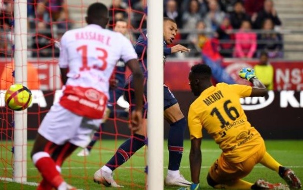 Bạn có biết lý Mkhitaryan không thể đá trận CK? - Bóng Đá