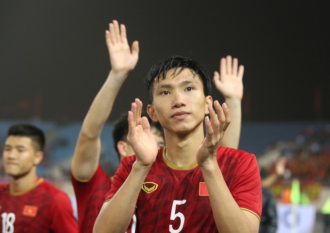 Bạn gái Đoàn Văn Hậu với nụ cười đốn tim các fan - Bóng Đá