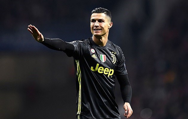 Liverpool ra mắt áo đấu - Bóng Đá