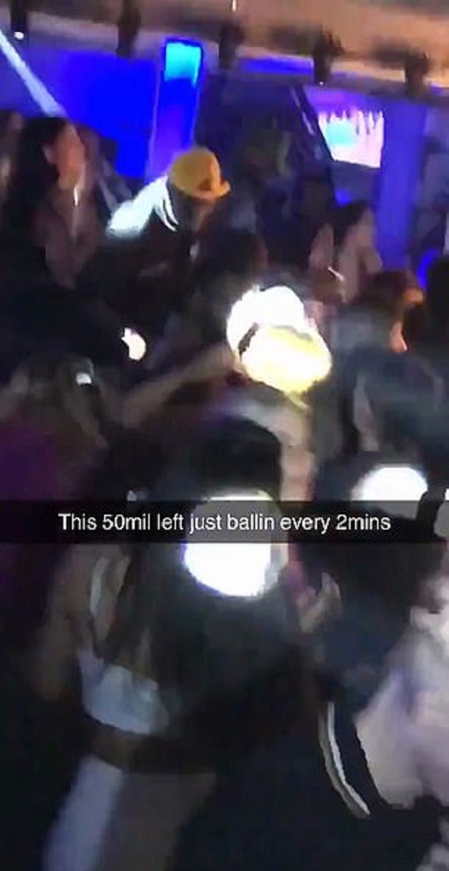 Fan Mu đòi mua Mike Maignan - Bóng Đá