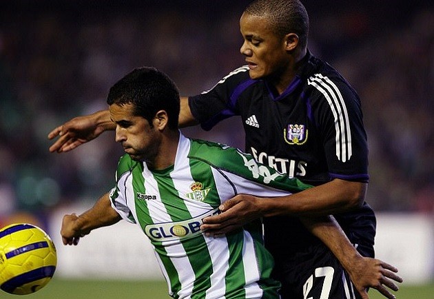 Mái nhà xưa chào đón Kompany theo phong cách không thể ấn tượng hơn - Bóng Đá