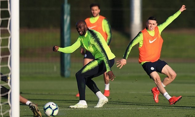 Sir Alex Solskjaer đến Old Trafford (ảnh) - Bóng Đá