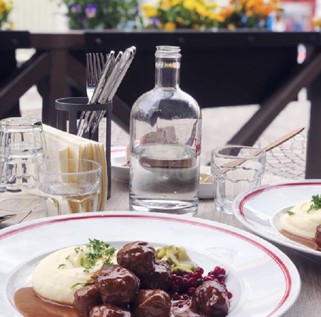 Bỏ lại sau lưng mùa giải bết bát, trung vệ Quỷ đỏ trở về làm 