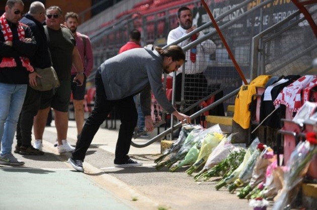 Cả nước Anh khóc thương cho HLV xấu số Justin Edinburgh - Bóng Đá