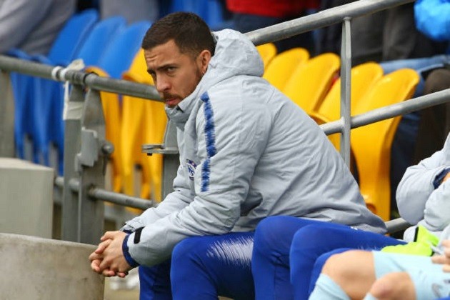 Khởi động kĩ càng, Hazard hụt hẫng thấy rõ khi bị Sarri 