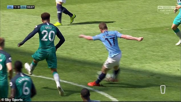 Hướng dẫn học trò, Mikel Arteta tái hiện hình ảnh đỉnh cao thời còn là cầu thủ - Bóng Đá