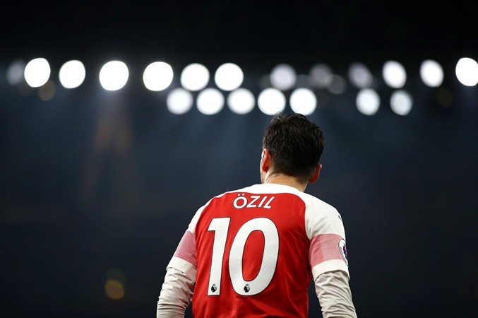 2 ARSENAL REPLACEMENTS FOR OZIL THEY MUST LOOK AT  - Bóng Đá