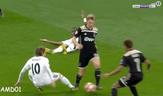 Ghi bàn phút cuối, trò cưng của Klopp giúp Giggs thở phào nhẹ nhõm - Bóng Đá